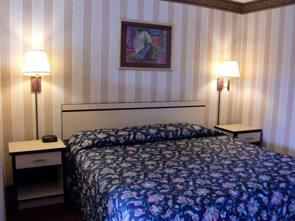 Travelstar Inn & Suites Colorado Springs Buitenkant foto