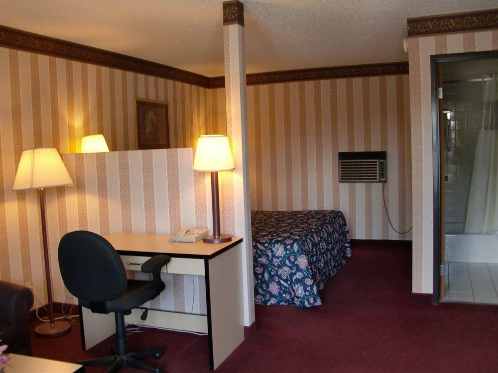 Travelstar Inn & Suites Colorado Springs Buitenkant foto