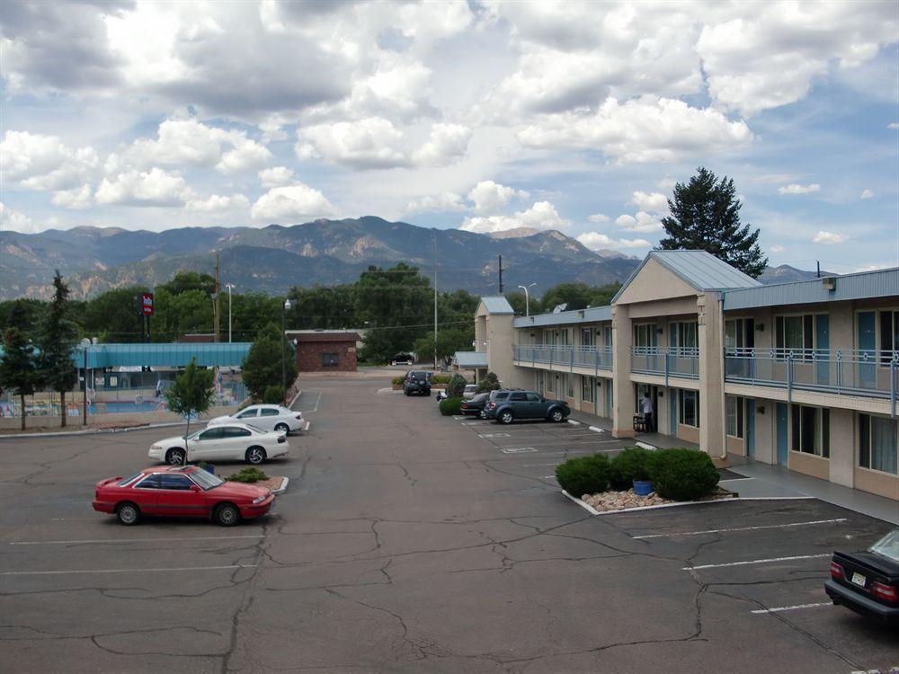Travelstar Inn & Suites Colorado Springs Buitenkant foto